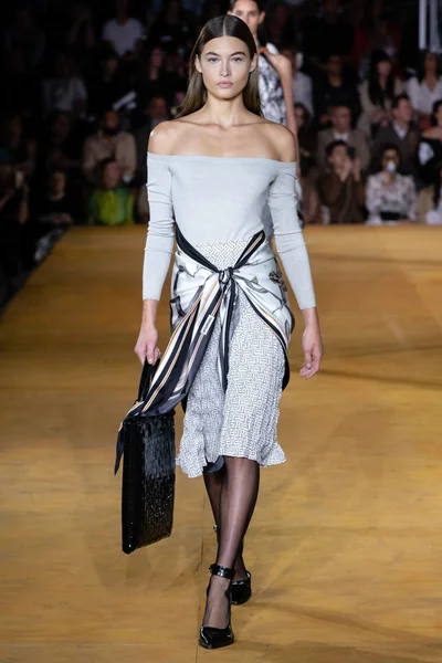 Look 11